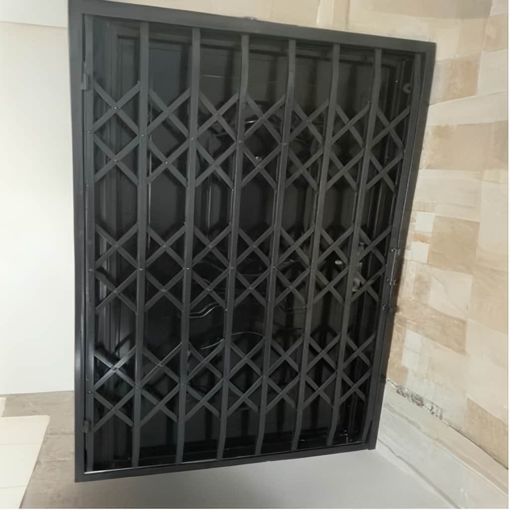 درب آکاردئونی طرح دار با یراق محکم