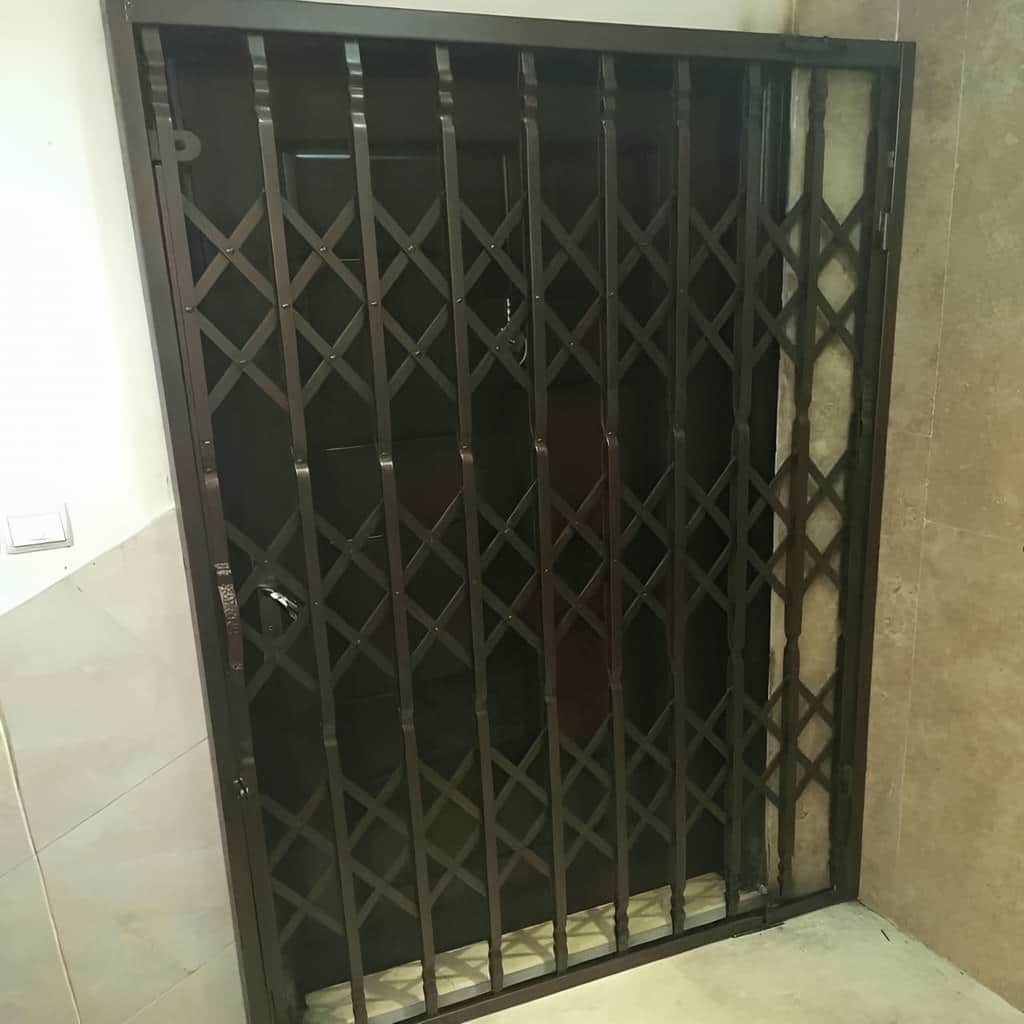 درب آکاردئونی شیک با یراق محکم