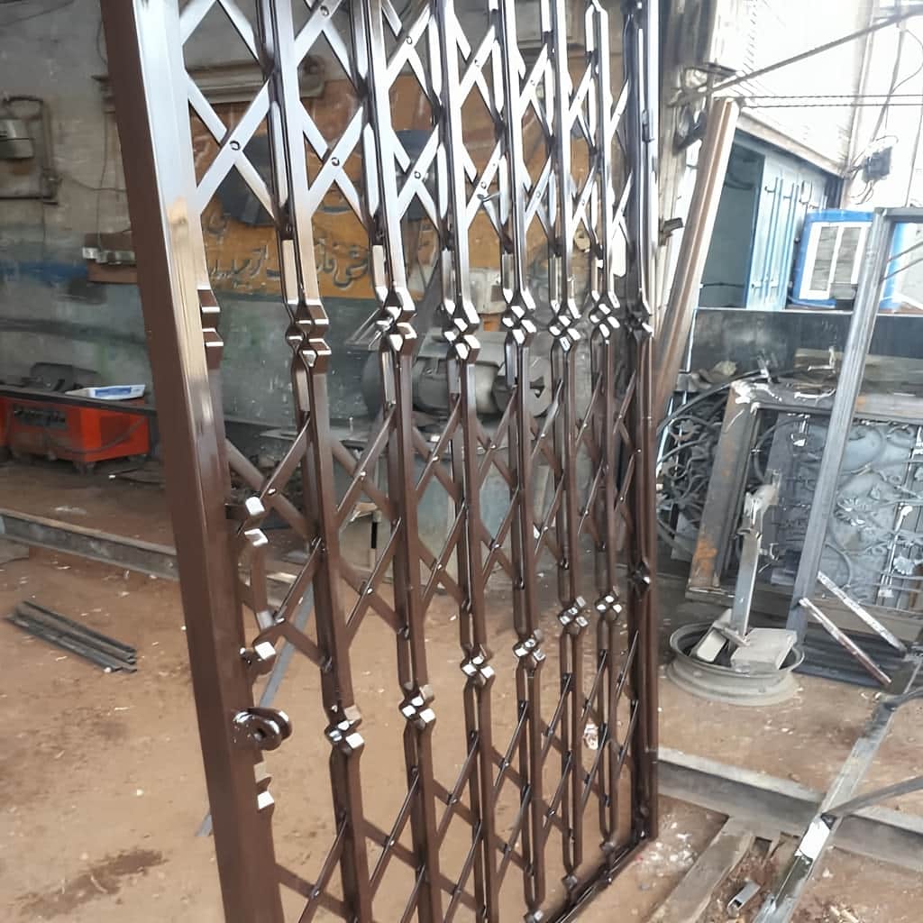 درب آکاردئونی طرح دار با چهارچوب فلزی