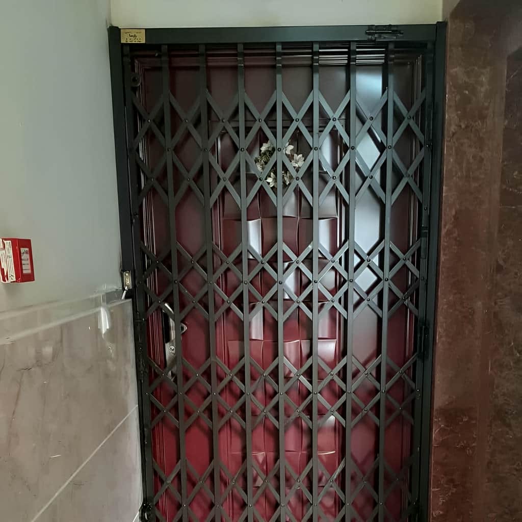 درب آکاردئونی شیک با نصب تراز