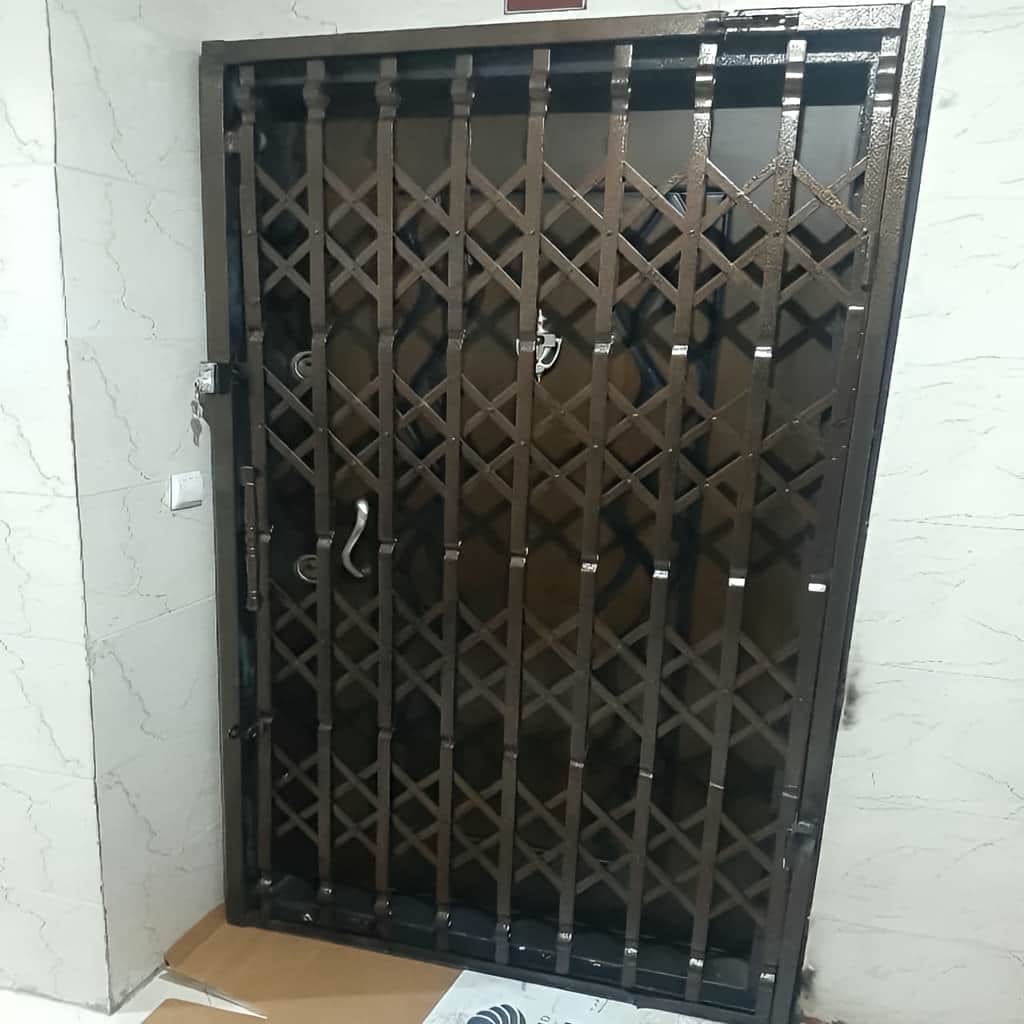 درب آکاردئونی مدرن با نصب تراز