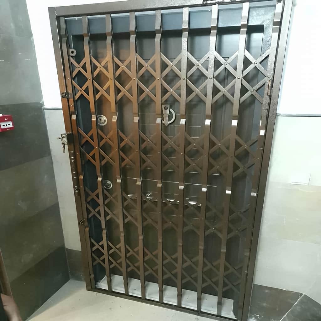 حفاظ آکاردئونی آهنی با نصب تراز