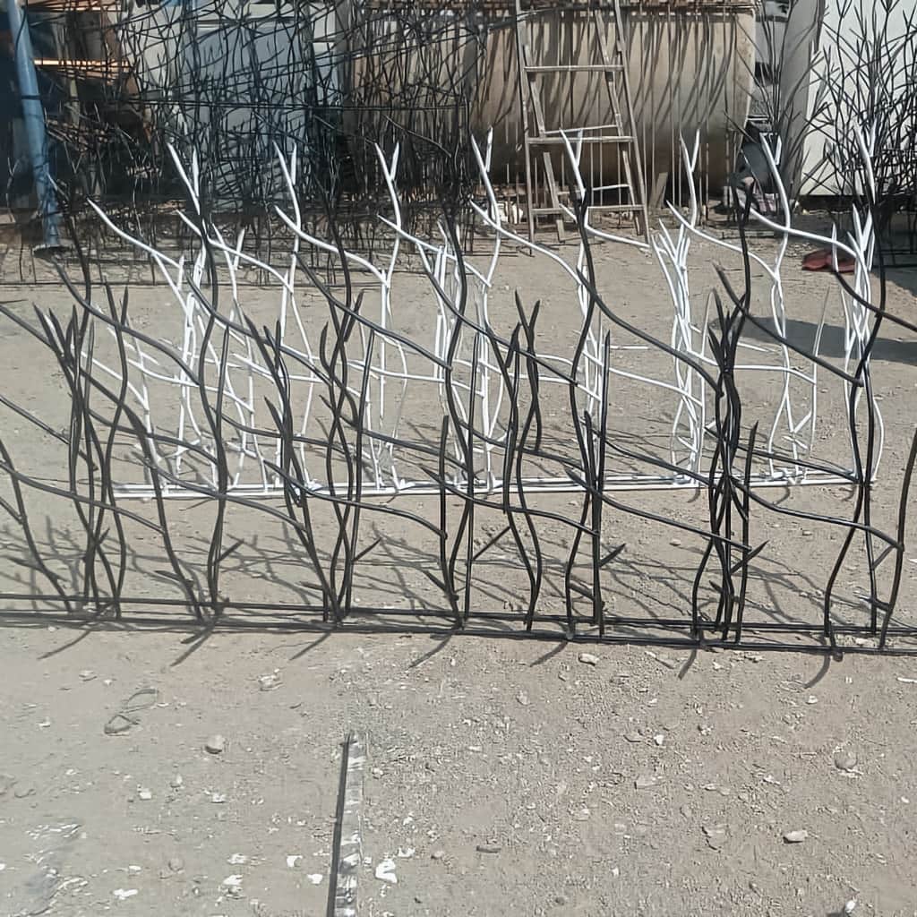حفاظ شاخ گوزنی خار دار با شاسی فلزی محکم