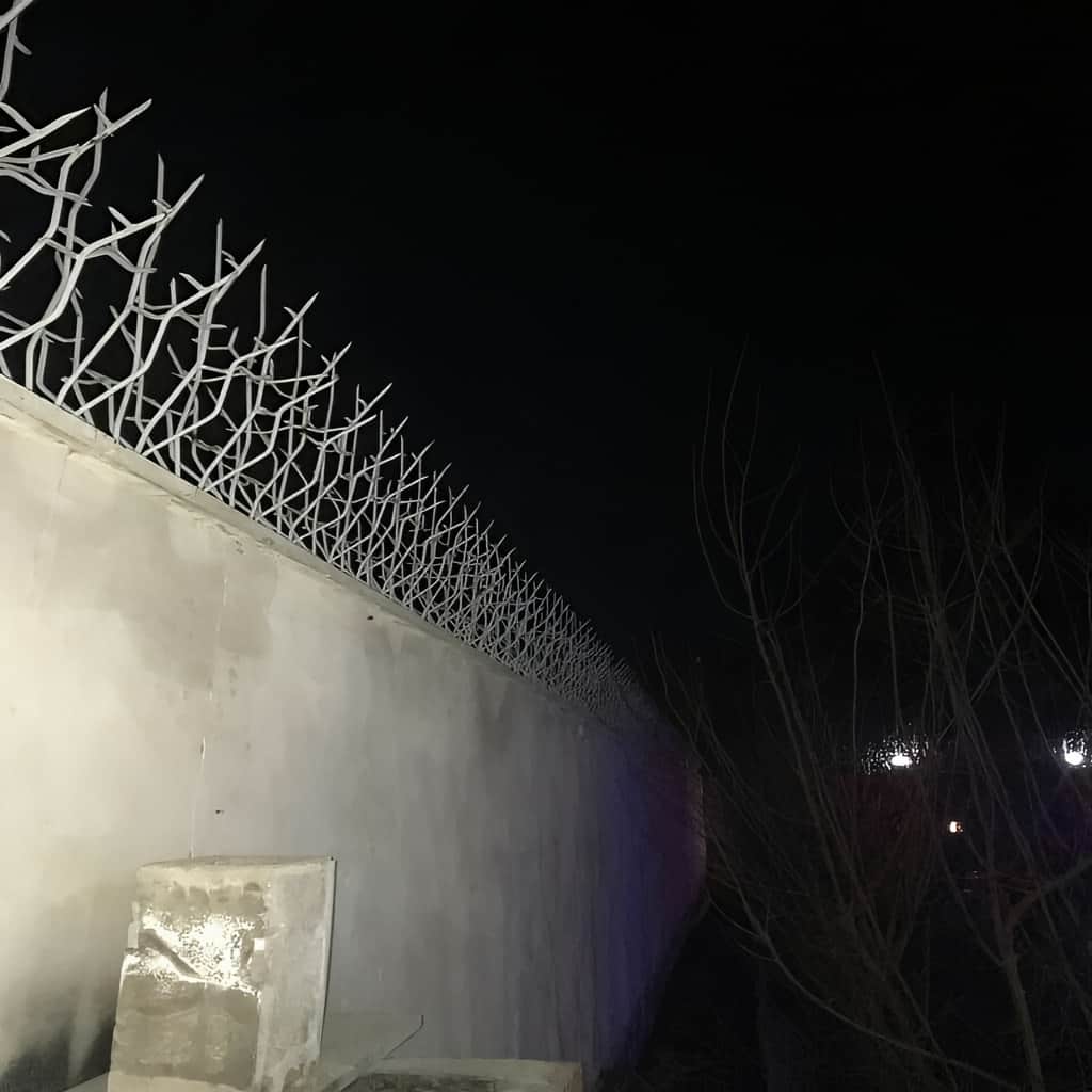 حفاظ شاخ گوزنی و حفاظ سرنیزه ای با فرم کلاسیک دیوار