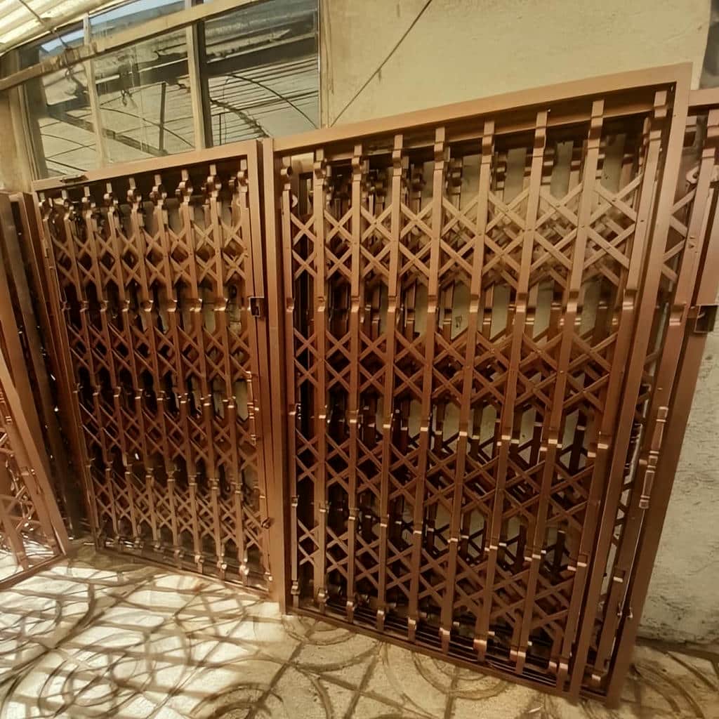 درب آکاردئونی سه گل با طرح لوزی