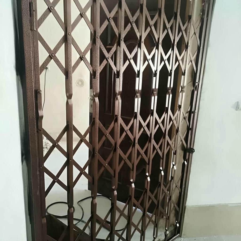 محافظ درب آپارتمان با قفل ایمن ورودی