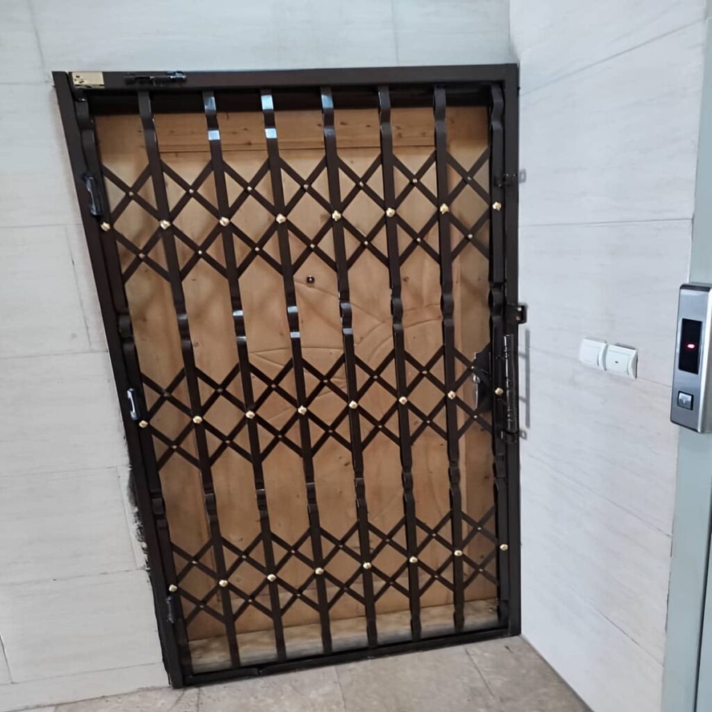 درب آکاردئونی طرح دار با طرح لوزی