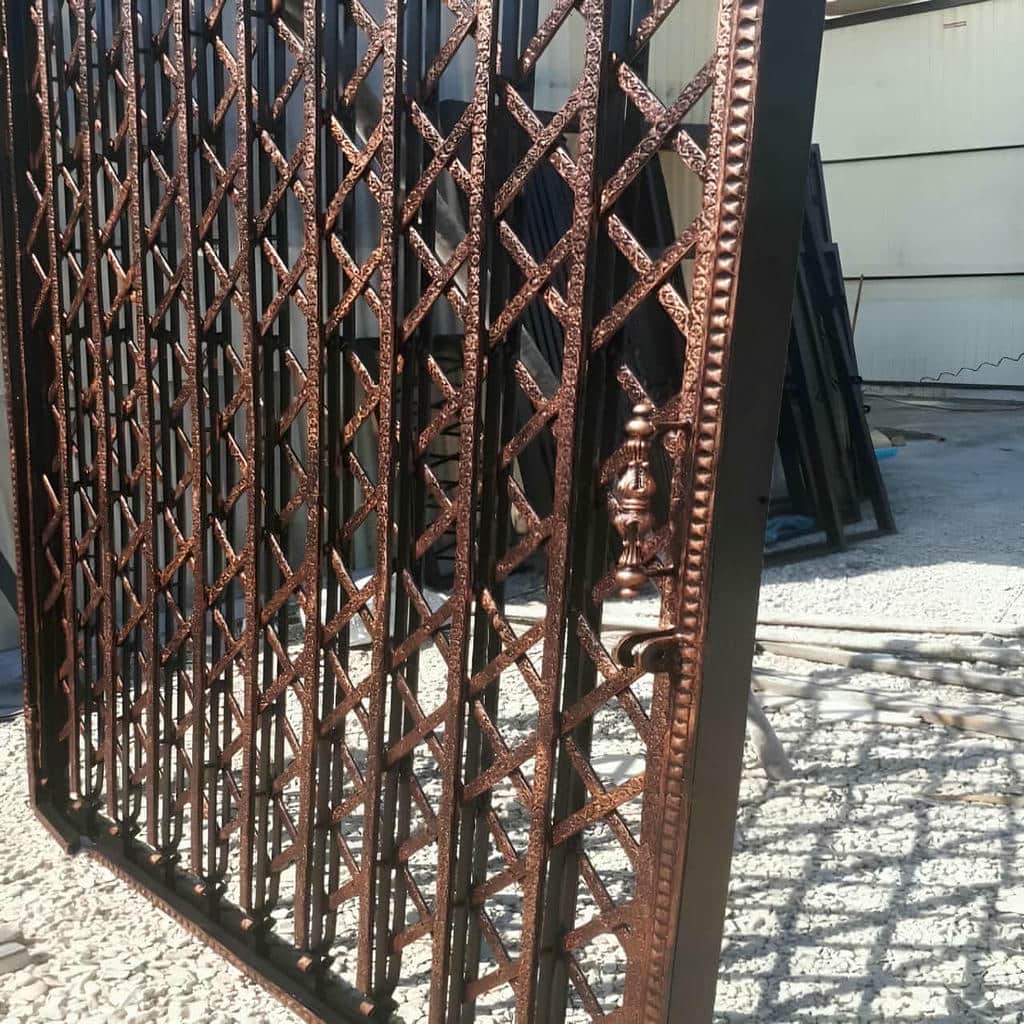 8 مدل درب آکاردئونی ضد سرقت برای ورودی آپارتمان