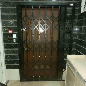 12 مدل حفاظ درب آپارتمان ایمن و کاربردی