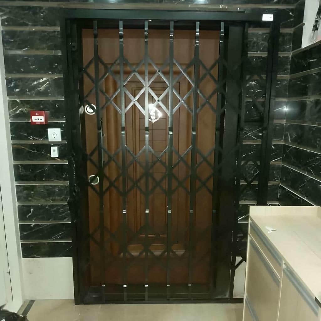 12 مدل حفاظ درب آپارتمان ایمن و کاربردی