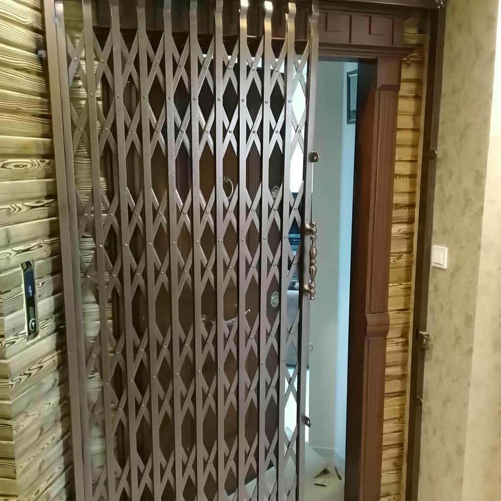درب آکاردئونی پنج گل با تسمه مقاوم