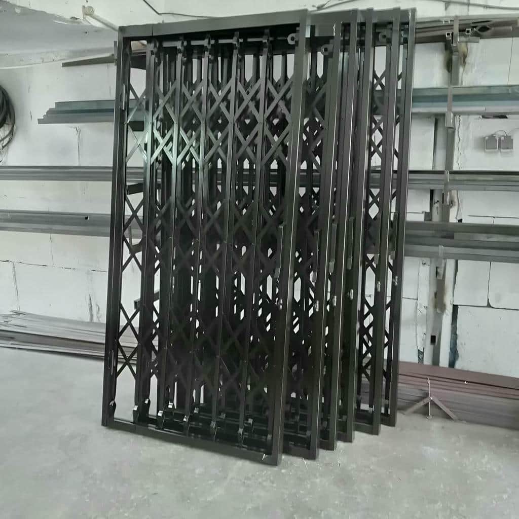 درب آکاردئونی پنج گل با طرح لوزی