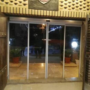 11 طرح درب اتوماتیک شیشه ای کشویی دو لنگه