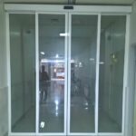 10 طرح درب شیشه ای اتوماتیک کشویی دو لت مدرن