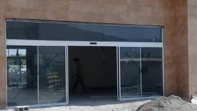 12 مدل درب اتوماتیک شیشه ای فریم مشکی مدرن