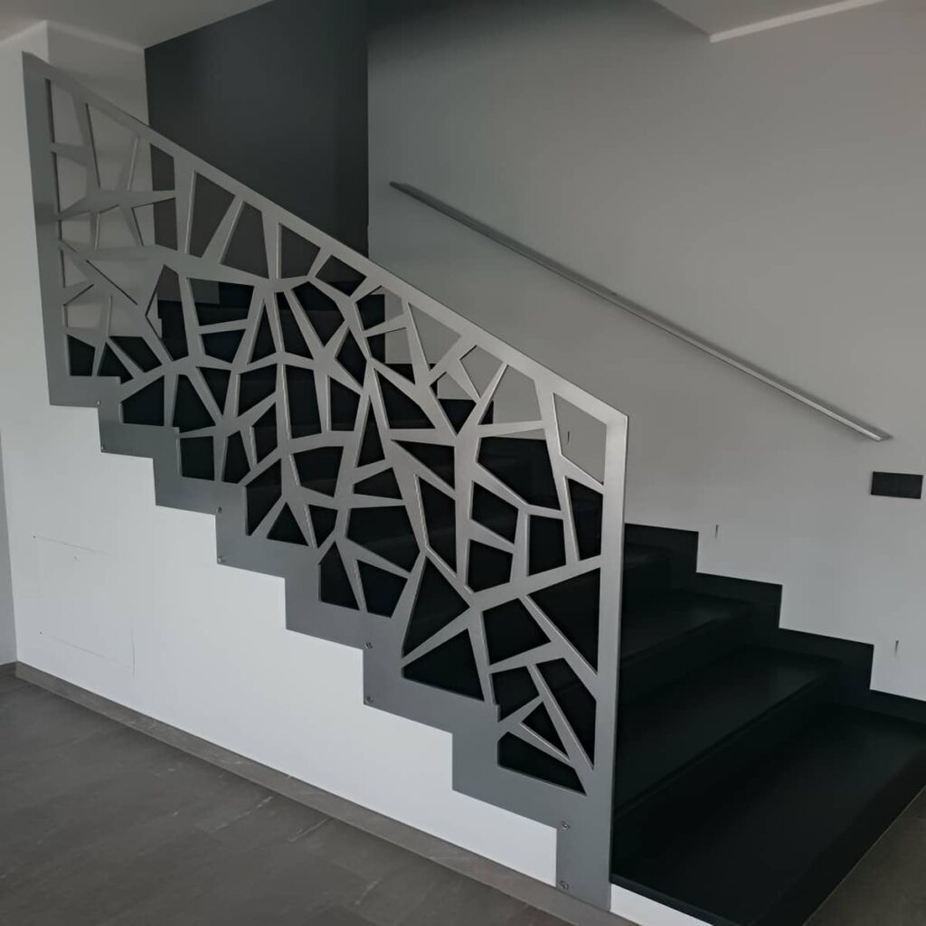 سفارش نرده CNC با طرح گل دار