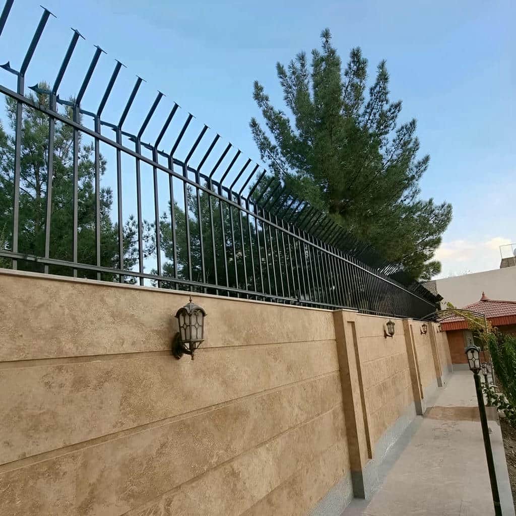 طرح طرح حفاظ آبشاری روی دیوار سنگی