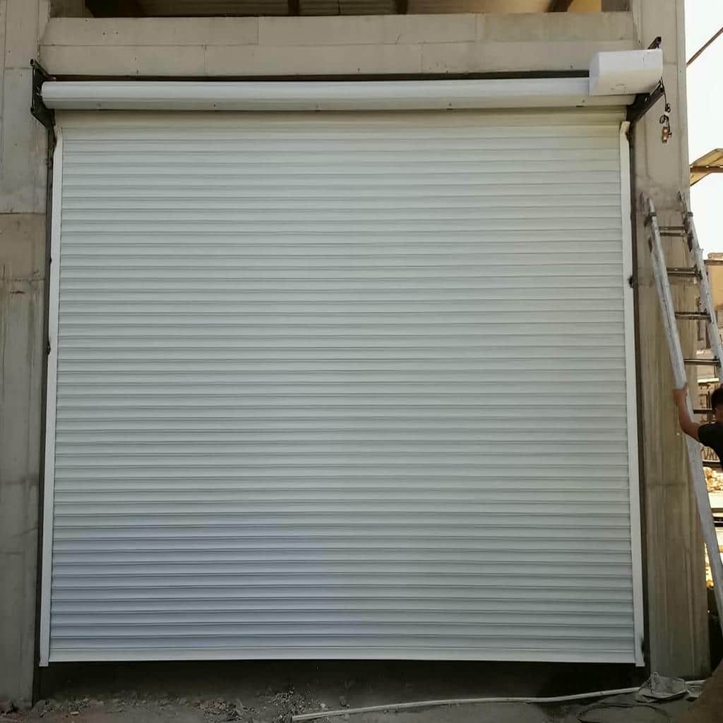 سفارش کرکره برقی پارکینگ موتور ساید با رنگ کوره‌ای