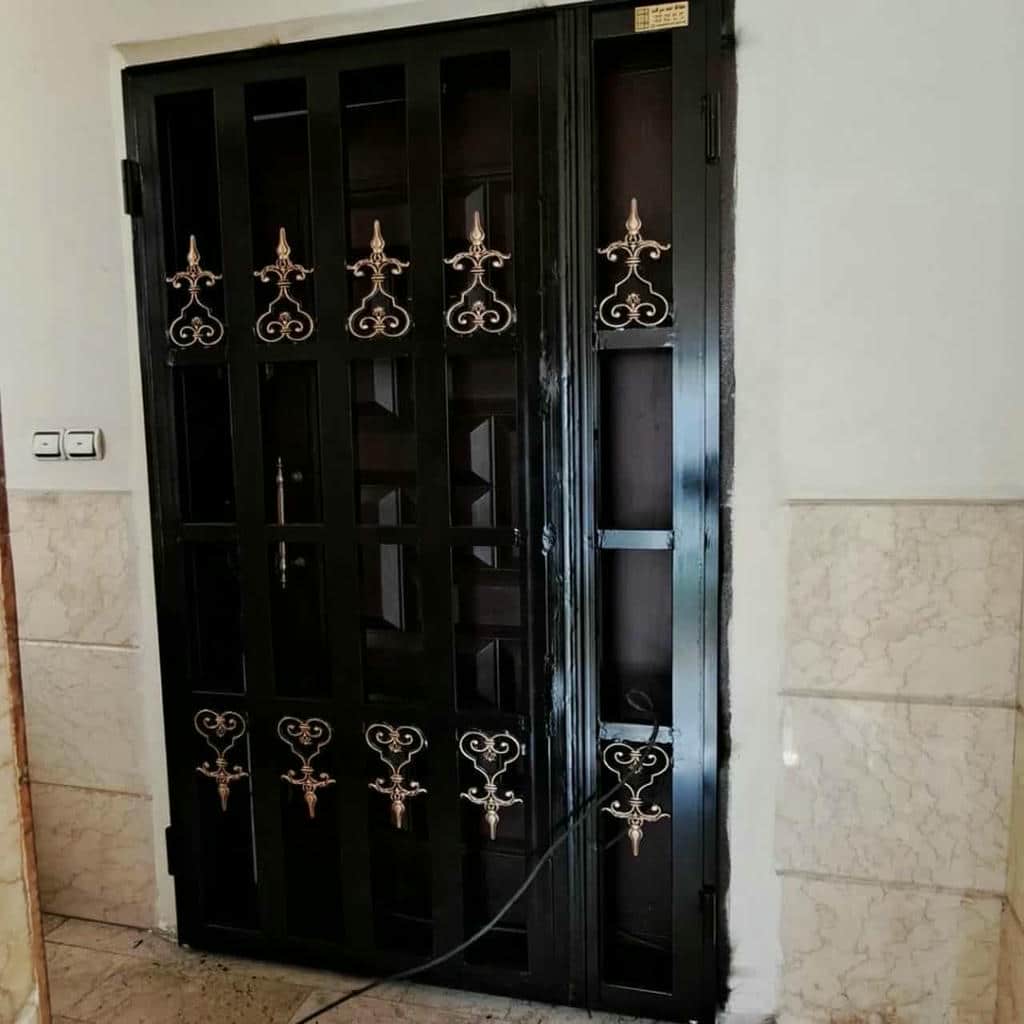 درب آکاردئونی مدرن با برش دقیق