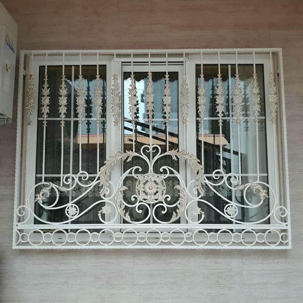 نرده پنجره فرفورژه گل دار سفارشی