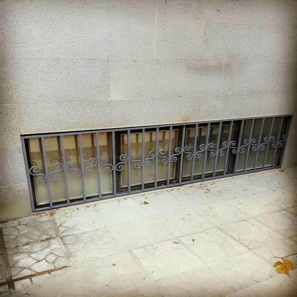 حفاظ پنجره مشکی طلایی نما سفارشی
