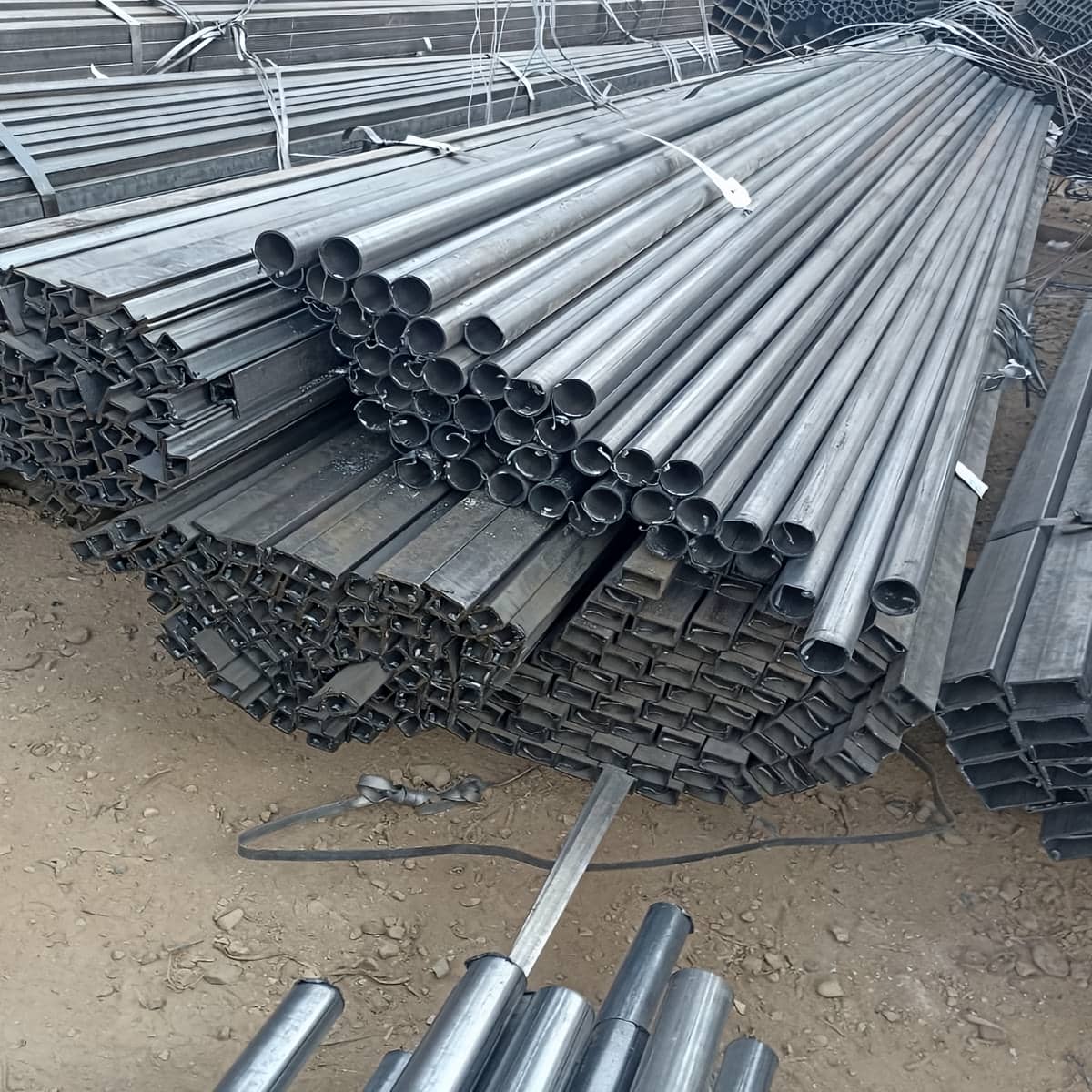 لوله داربست صنعتی در کارخانه فولاد با اتصال محکم