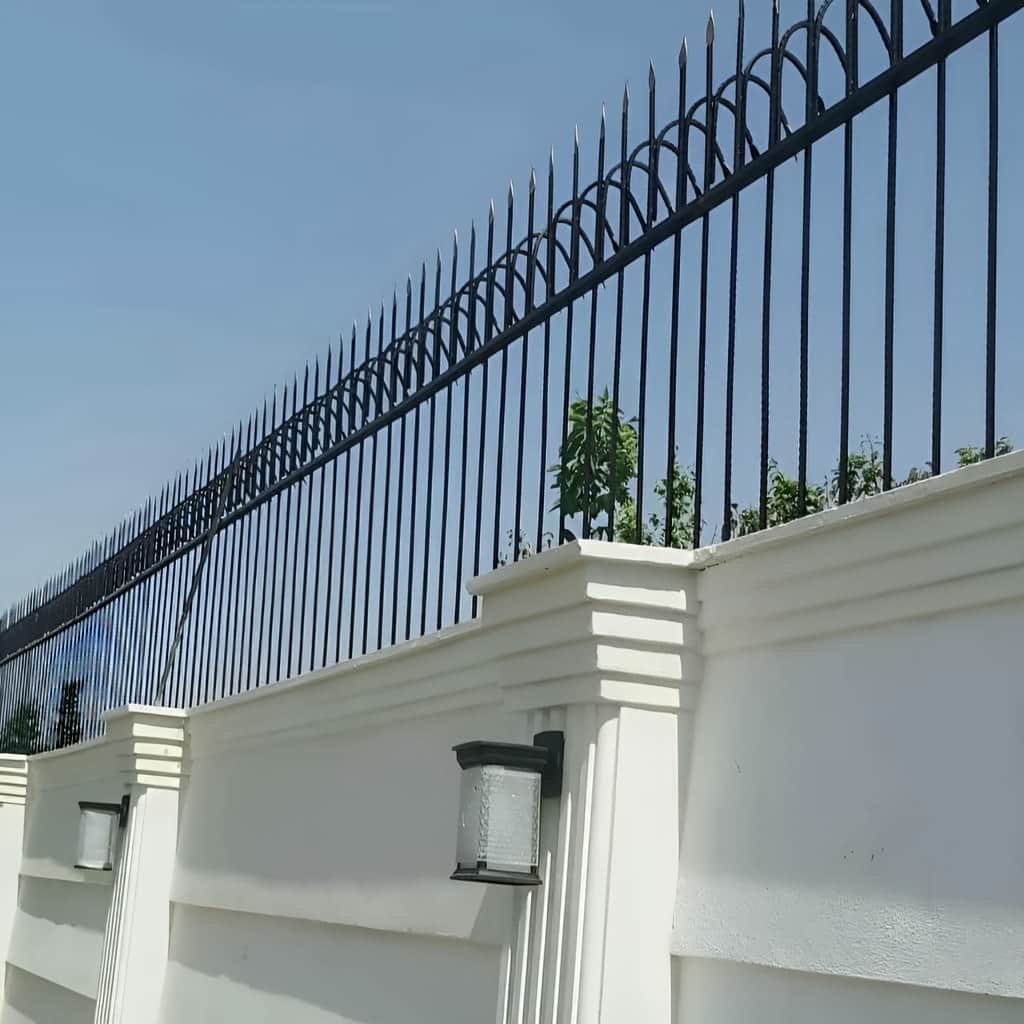 حفاظ سرنیزه ای با نوک های تیز بازدارنده