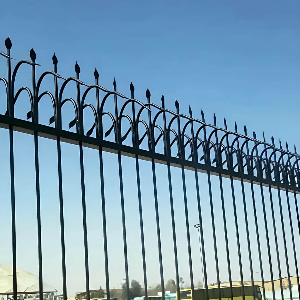 نصب حفاظ سرنیزه کلاسیک روی دیوار