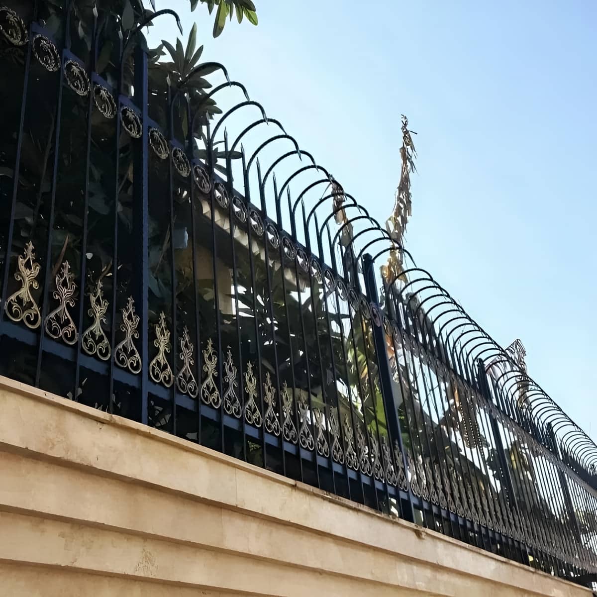 حفاظ سرنیزه ای دیوار حیاط 12 مدل