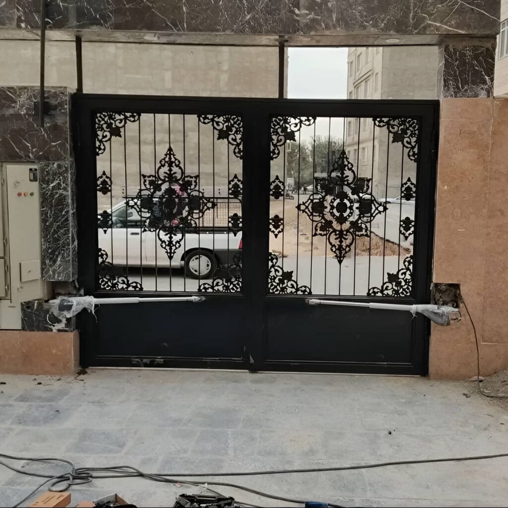 جک تک لنگه درب پارکینگ با رنگ مقاوم روی قطعات فلزی