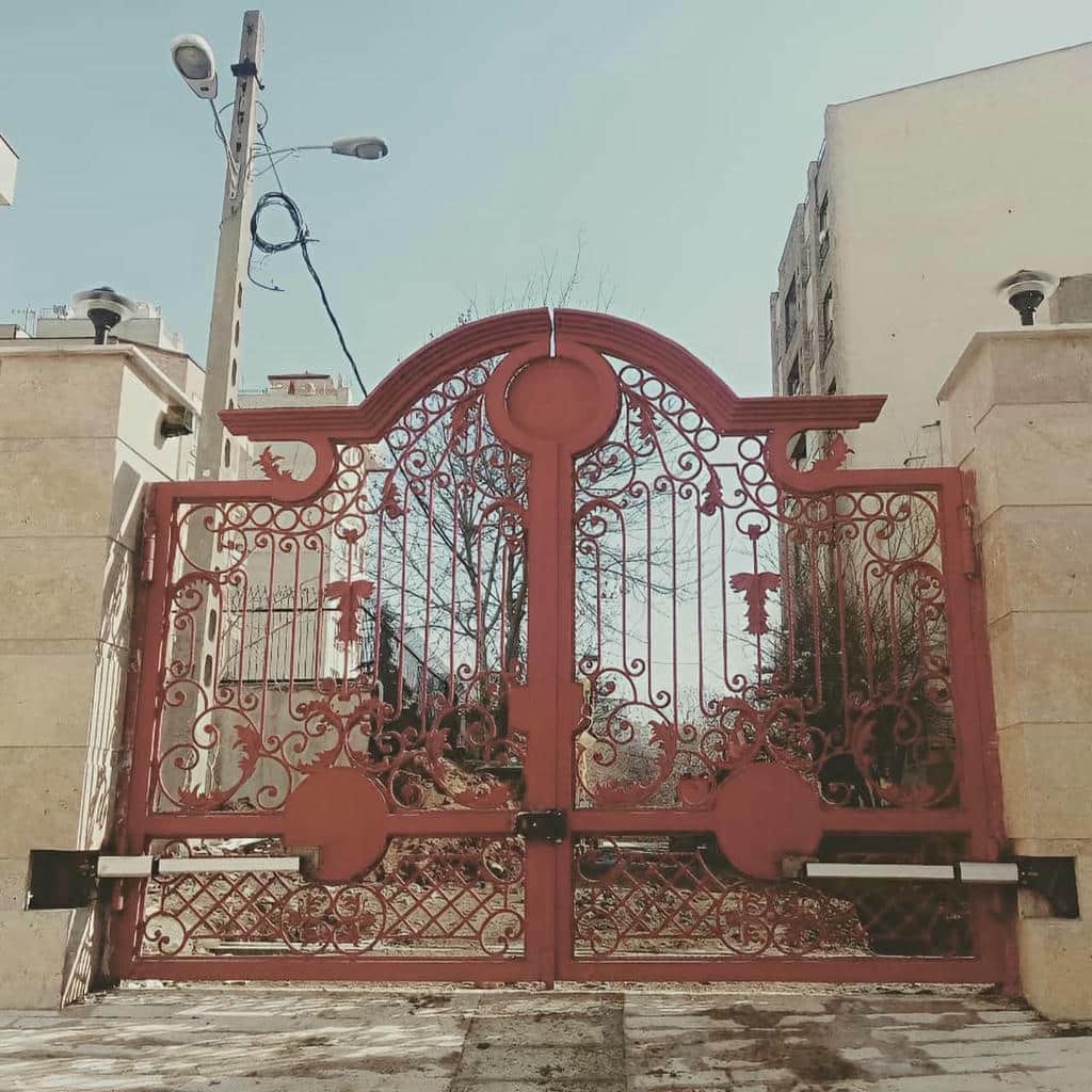 جک لولایی درب پارکینگ با بازوی محرک روی درب فلزی
