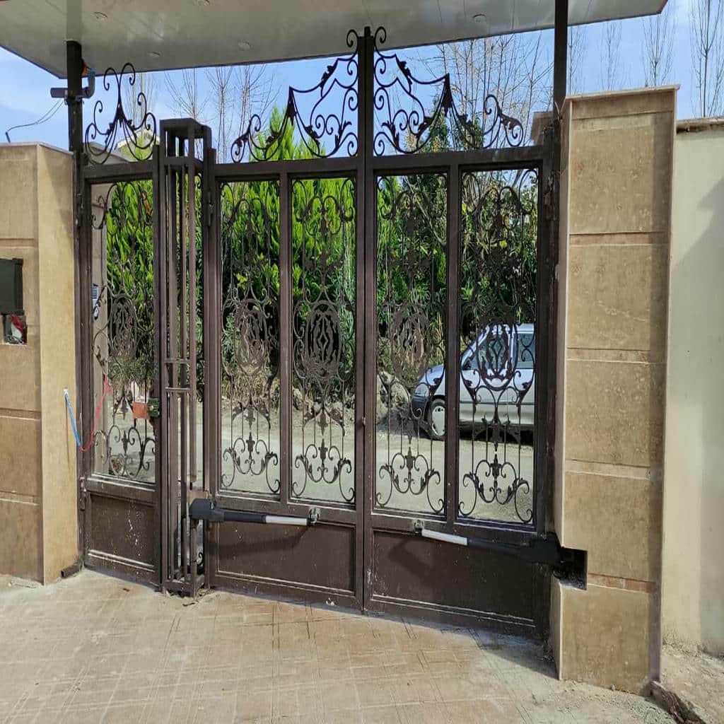 جک سنگین درب حیاط با جوشکاری تمیز پایه