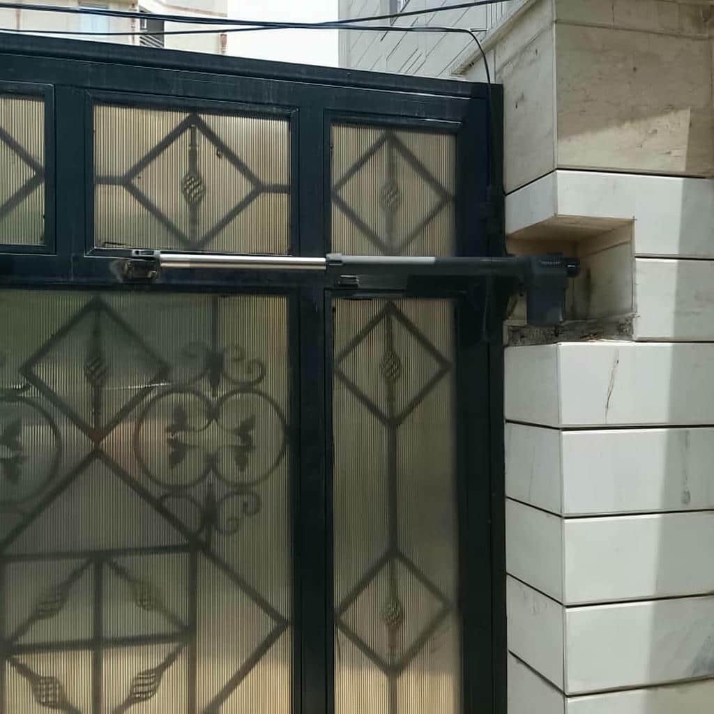 درب برقی حیاط اتوماتیک با فریم فلزی هم راستا