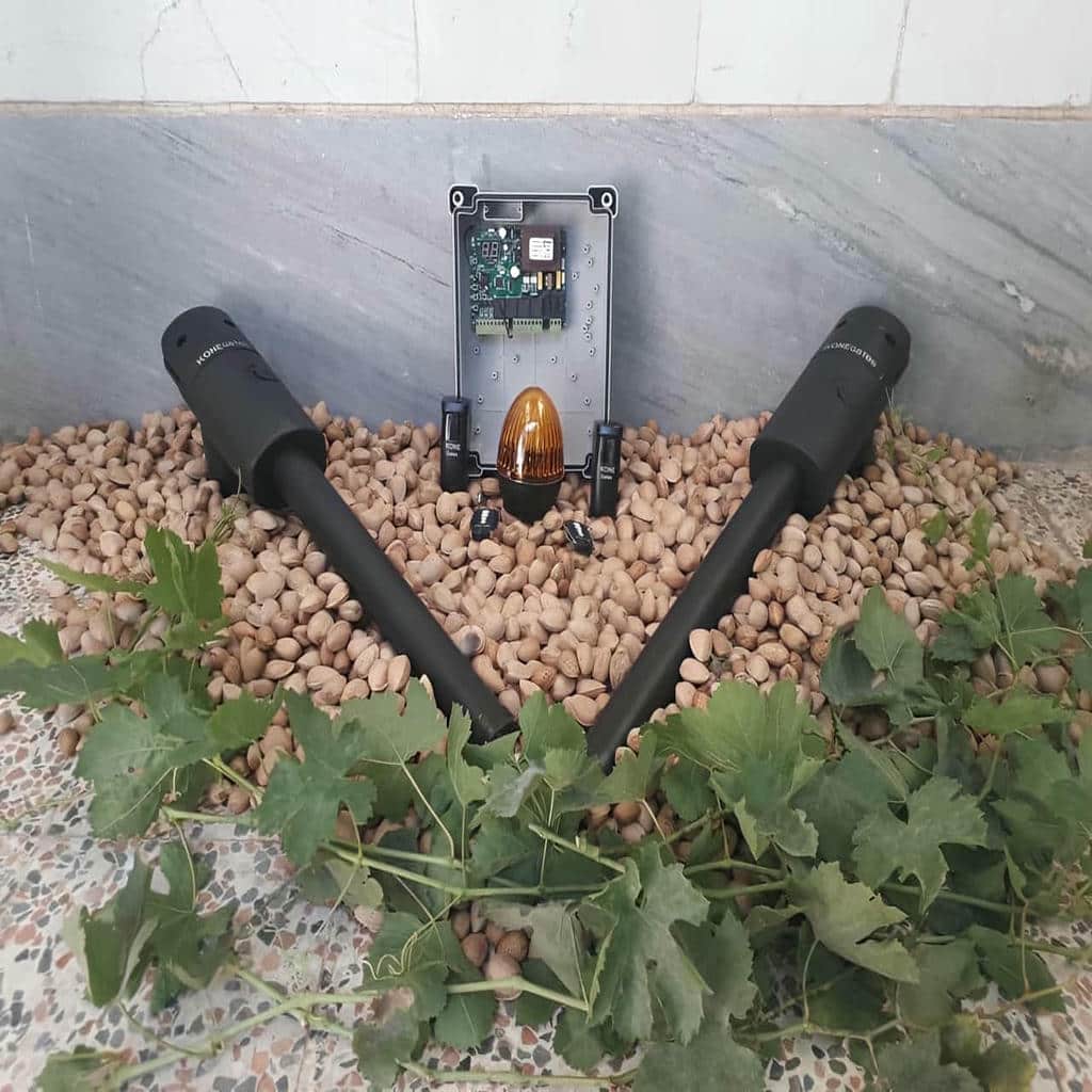 ریموت درب پارکینگ با قاب فلزی کوچک و خوش دست