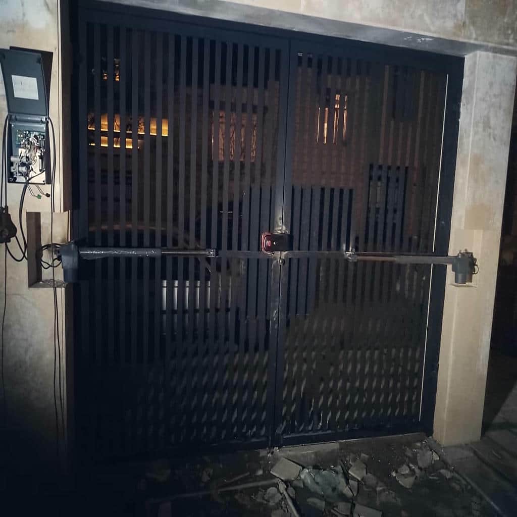 موتور جک پارکینگی با گیربکس مقاوم داخل پوسته محافظ