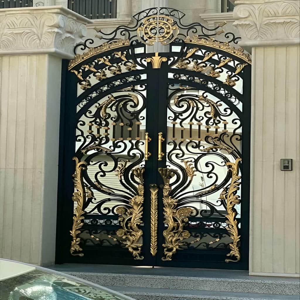 درب حیاط سفید طلایی با لولای تقویت شده