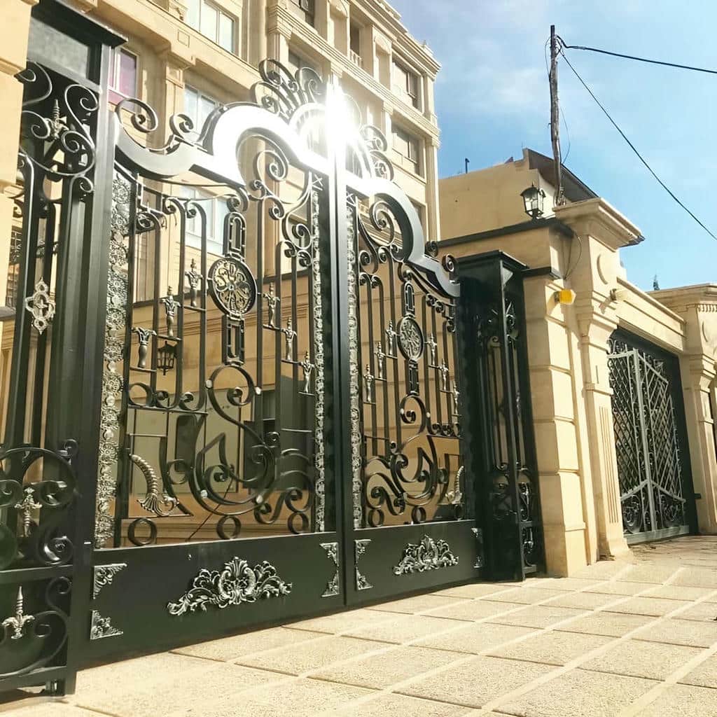 درب دو لنگه حیاط با جوشکاری تمیز روی شاسی