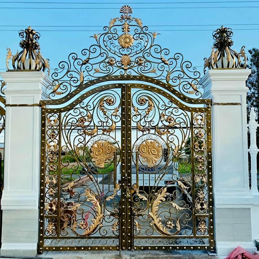 درب پارکینگ آهنی ساده حیاط با یراق فلزی مقاوم
