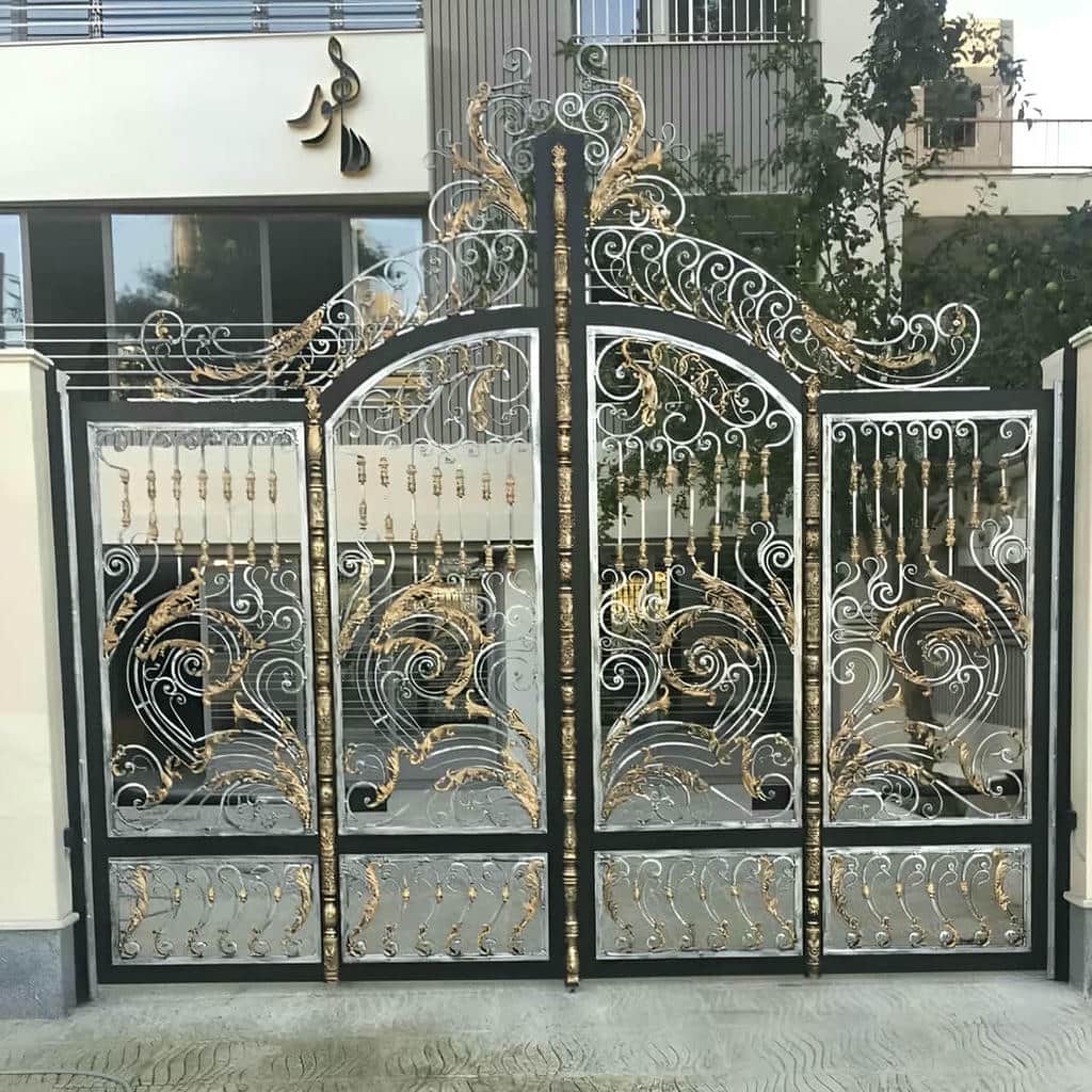 درب فلزی حیاط با ریل روان پارکینگ