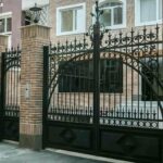 8 مدل درب پارکینگ حیاط کاربردی