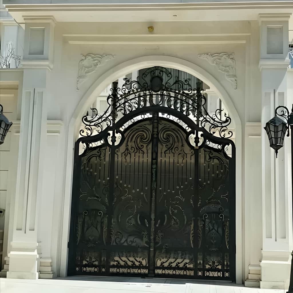 درب پارکینگ عریض با جوشکاری تمیز شاسی