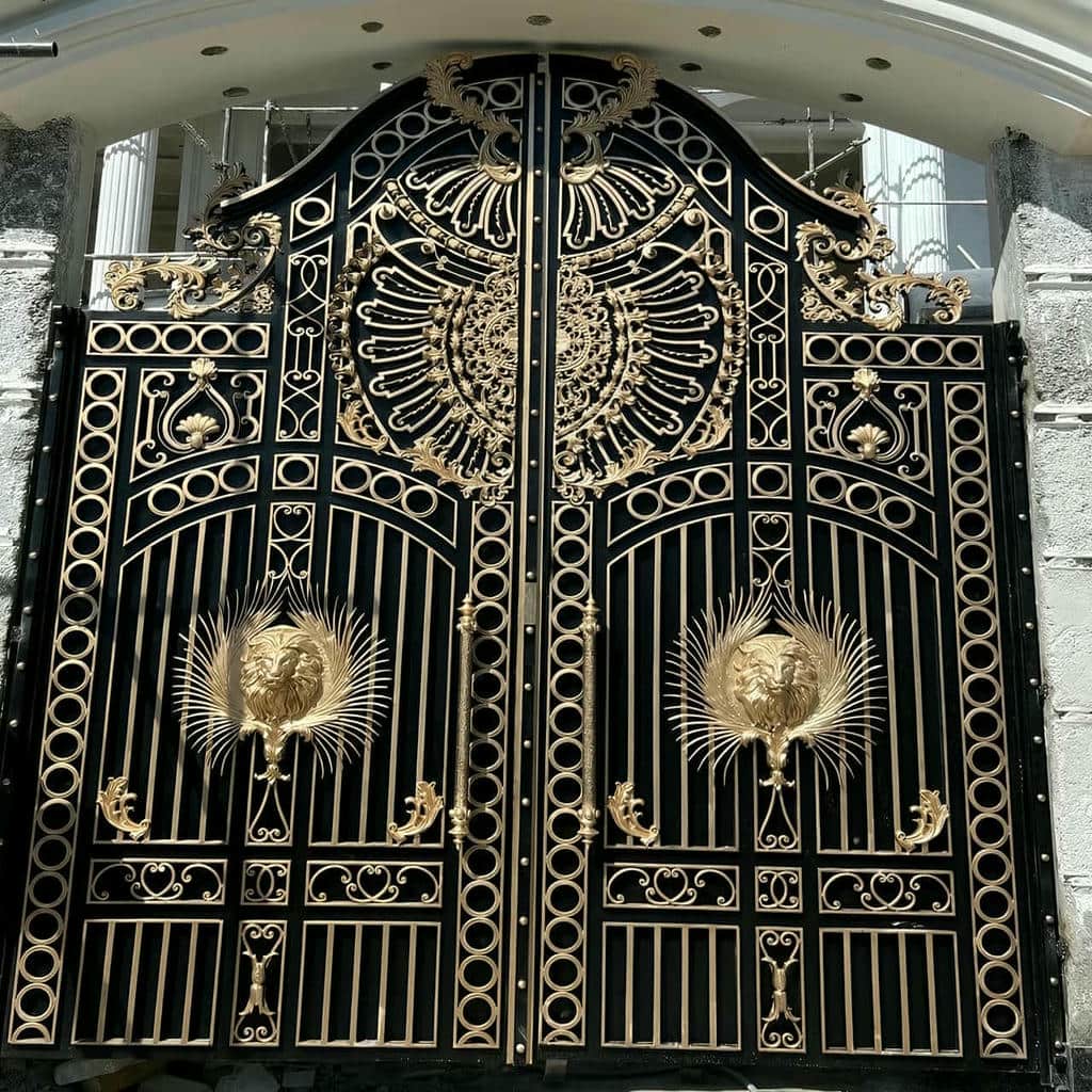 درب دو لنگه حیاط با رنگ مقاوم فضای باز