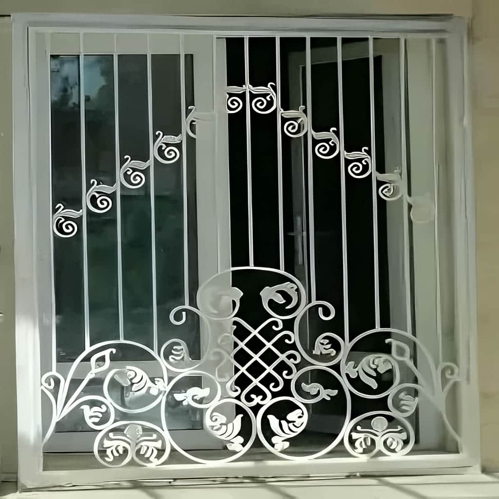 حفاظ پنجره دوجداره در مرحله اندازه گیری دقیق حفاظ پنجره دوجداره در مرحله اندازه گیری دقیق