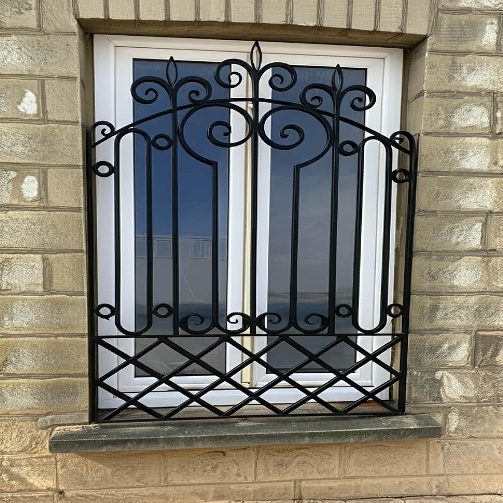 حفاظ پنجره طبقه همکف در مرحله اندازه گیری دهانه حفاظ پنجره طبقه همکف در مرحله اندازه گیری دهانه