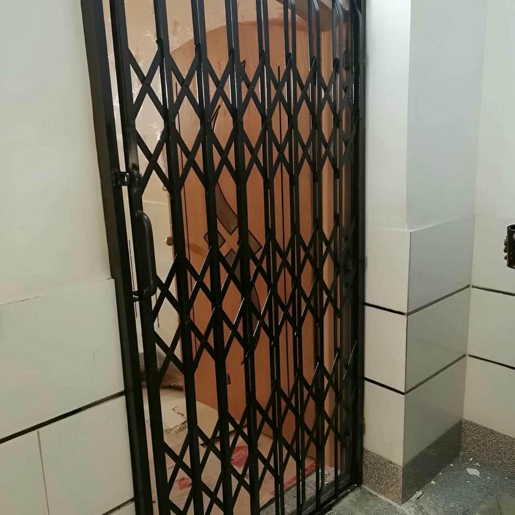 حفاظ آکاردئونی برای درب‌ها