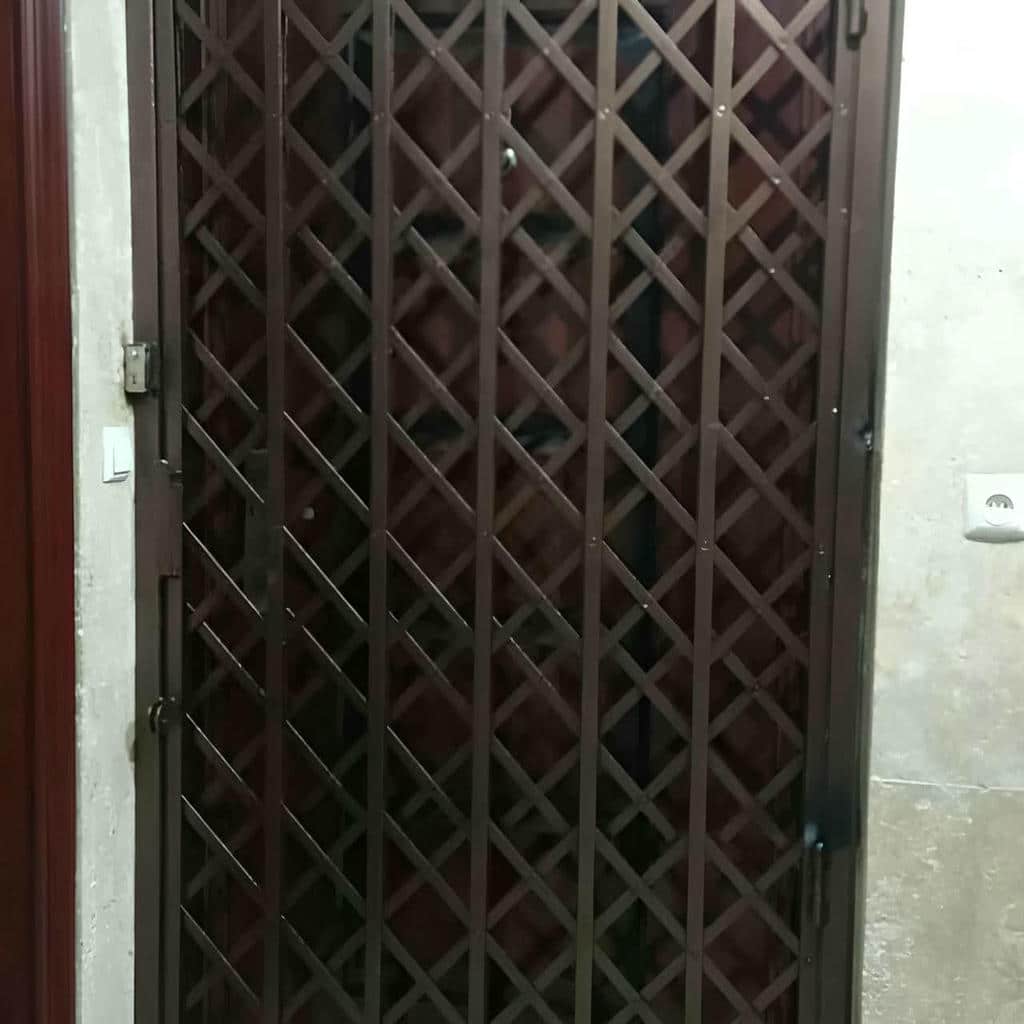 انواع مدل‌های حفاظ رو دری آپارتمان