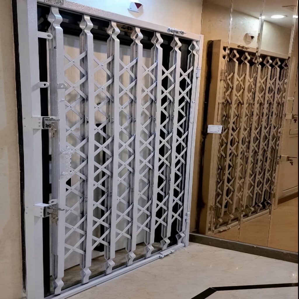 حفاظ درب آکاردئونی قفل دار برای کنترل دسترسی واحد مسکونی در ایلام حفاظ درب آکاردئونی قفل دار برای کنترل دسترسی واحد مسکونی در ایلام