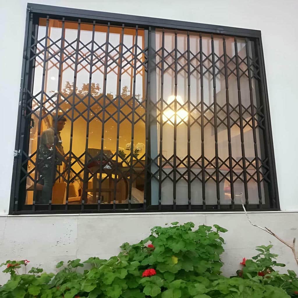 حفاظ درب آکاردئونی سفارشی متناسب با ابعاد چهارچوب در ایلام