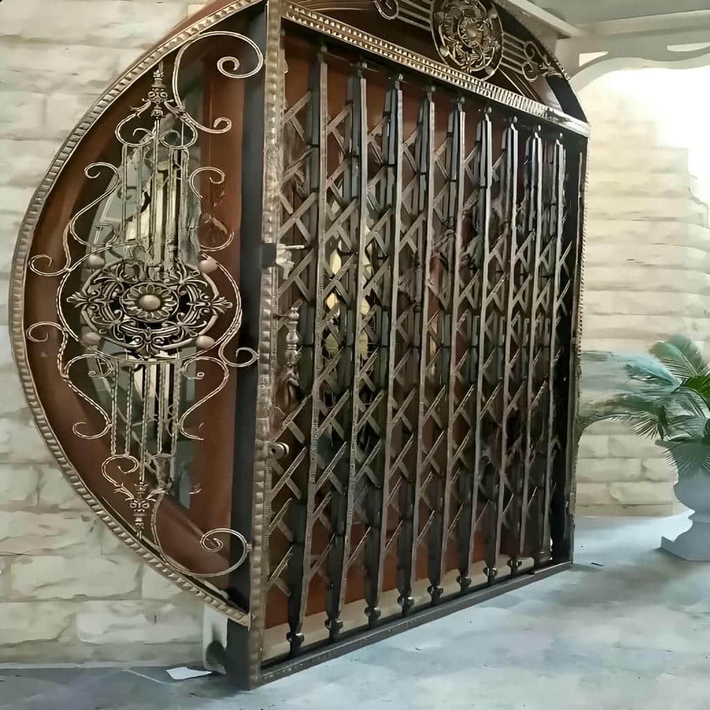 حفاظ پشت درب آپارتمان با جوش های یکنواخت روی بدنه