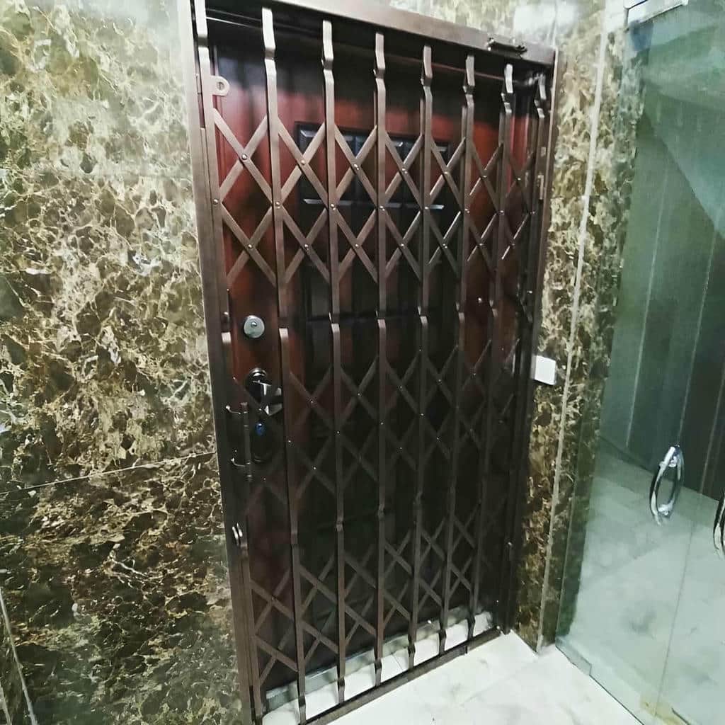 حفاظ درب آکاردئونی قفل دار برای کنترل دسترسی واحد مسکونی در استان خراسان شمالی